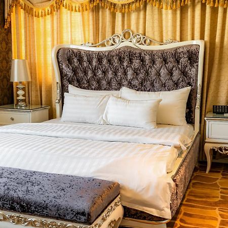 Hoang Trieu Hotel Ho Chi Minh City Bagian luar foto