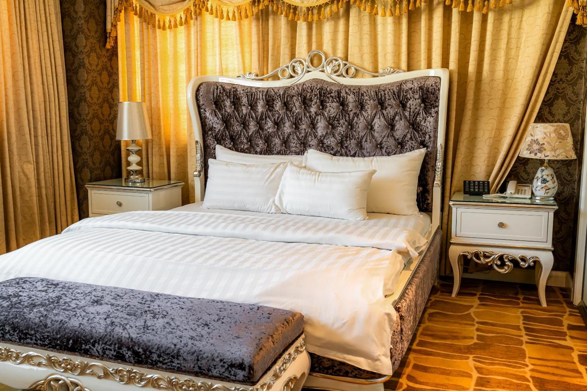 Hoang Trieu Hotel Ho Chi Minh City Bagian luar foto