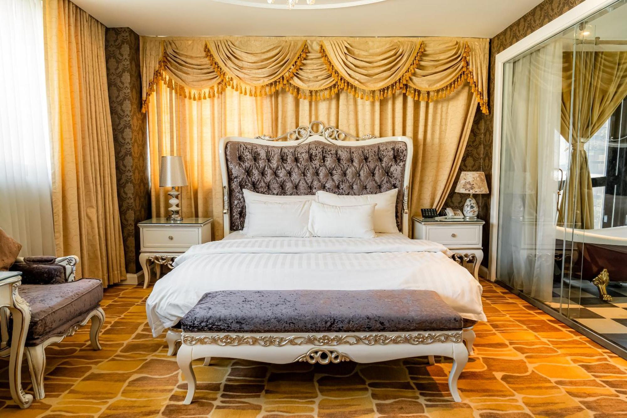 Hoang Trieu Hotel Ho Chi Minh City Bagian luar foto