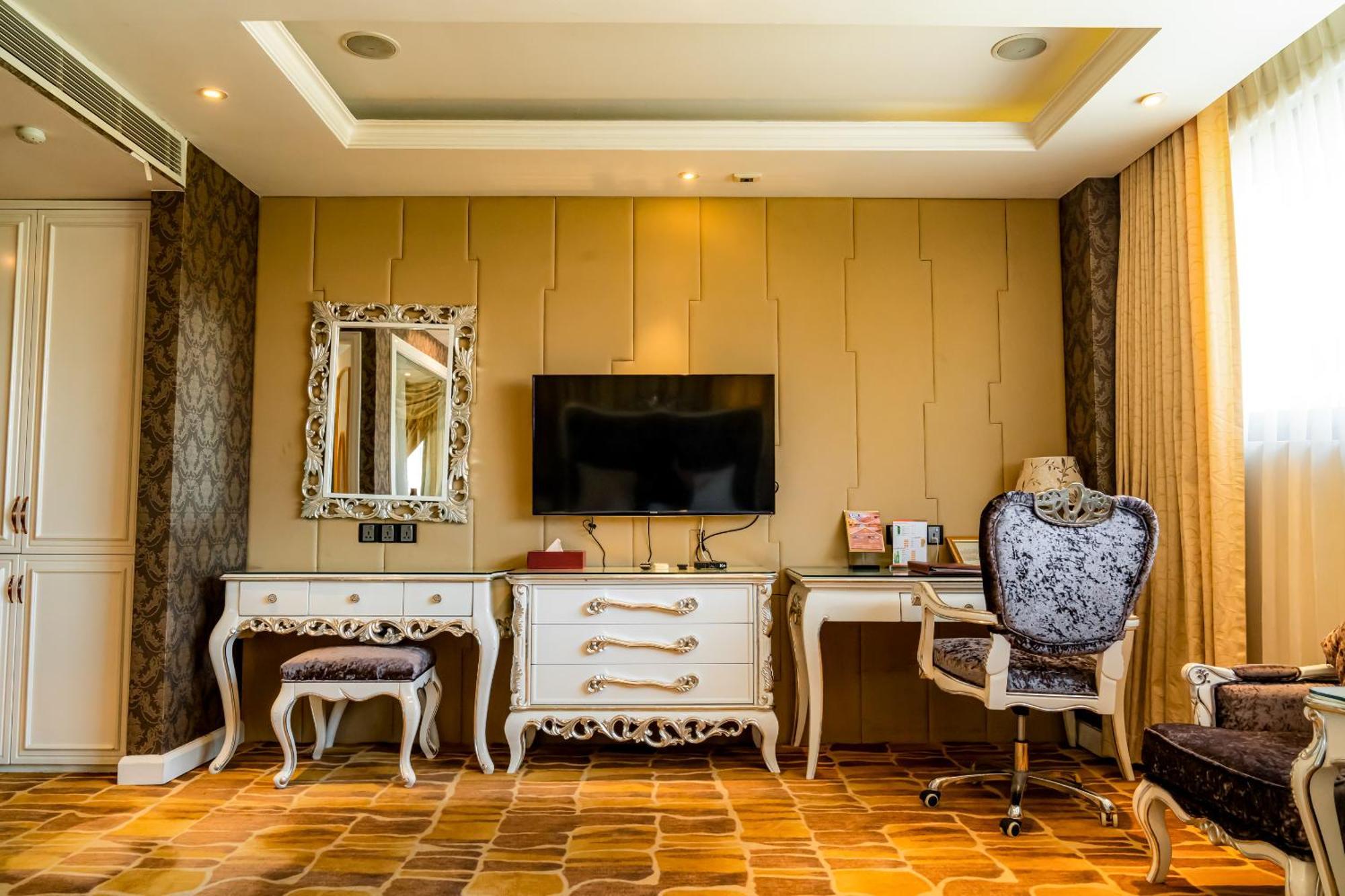 Hoang Trieu Hotel Ho Chi Minh City Bagian luar foto