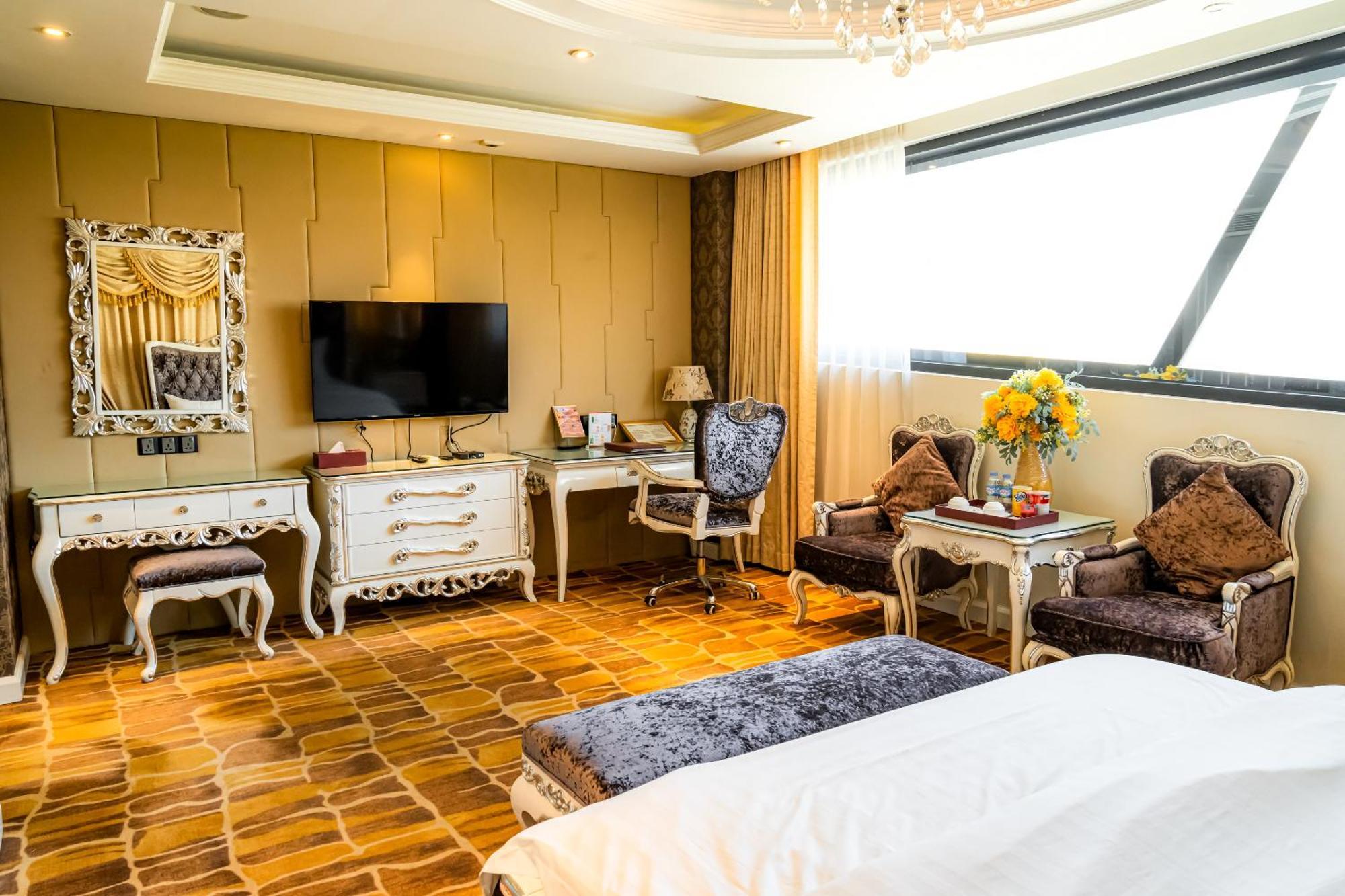 Hoang Trieu Hotel Ho Chi Minh City Bagian luar foto