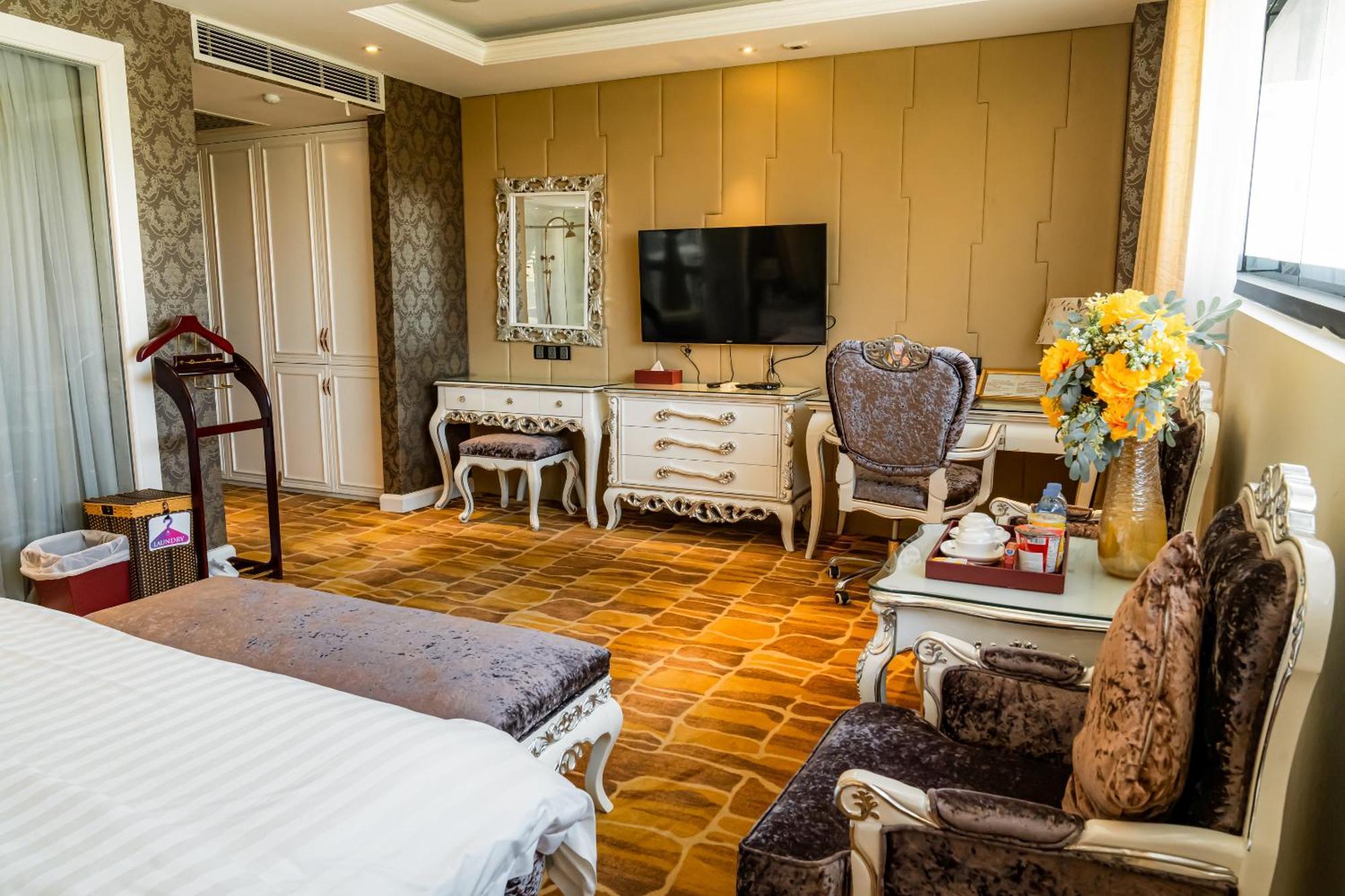 Hoang Trieu Hotel Ho Chi Minh City Bagian luar foto