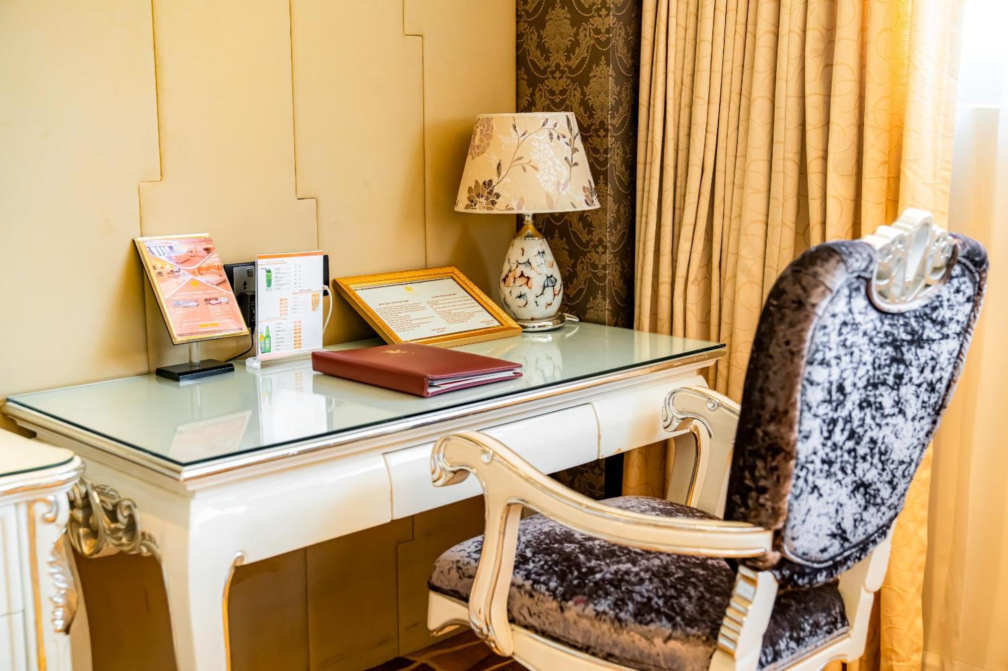 Hoang Trieu Hotel Ho Chi Minh City Bagian luar foto