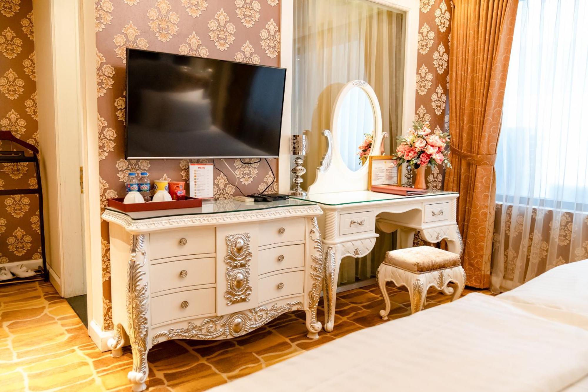 Hoang Trieu Hotel Ho Chi Minh City Bagian luar foto