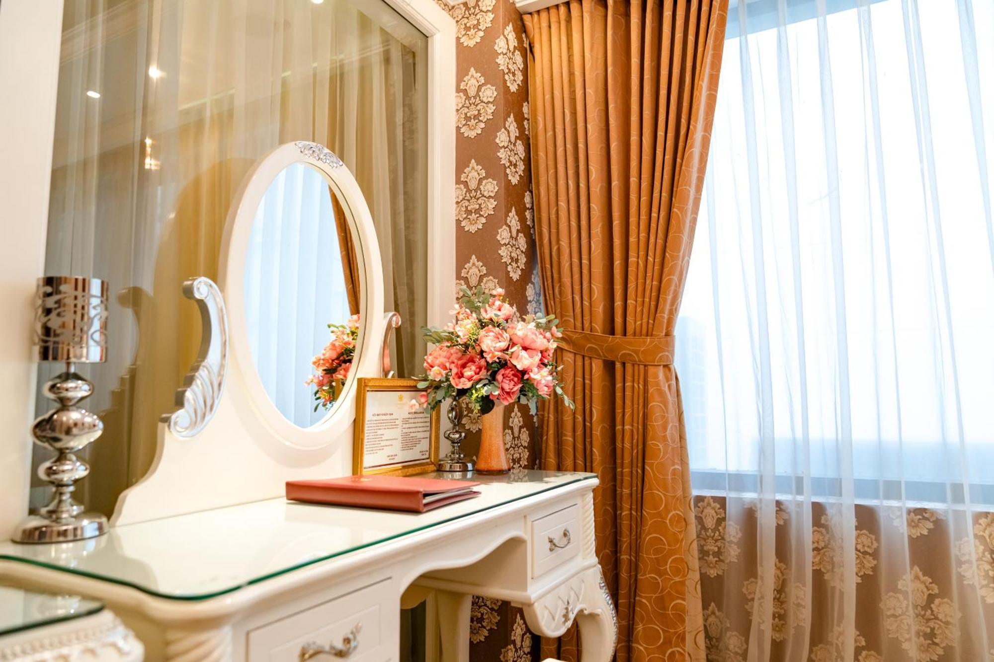 Hoang Trieu Hotel Ho Chi Minh City Bagian luar foto