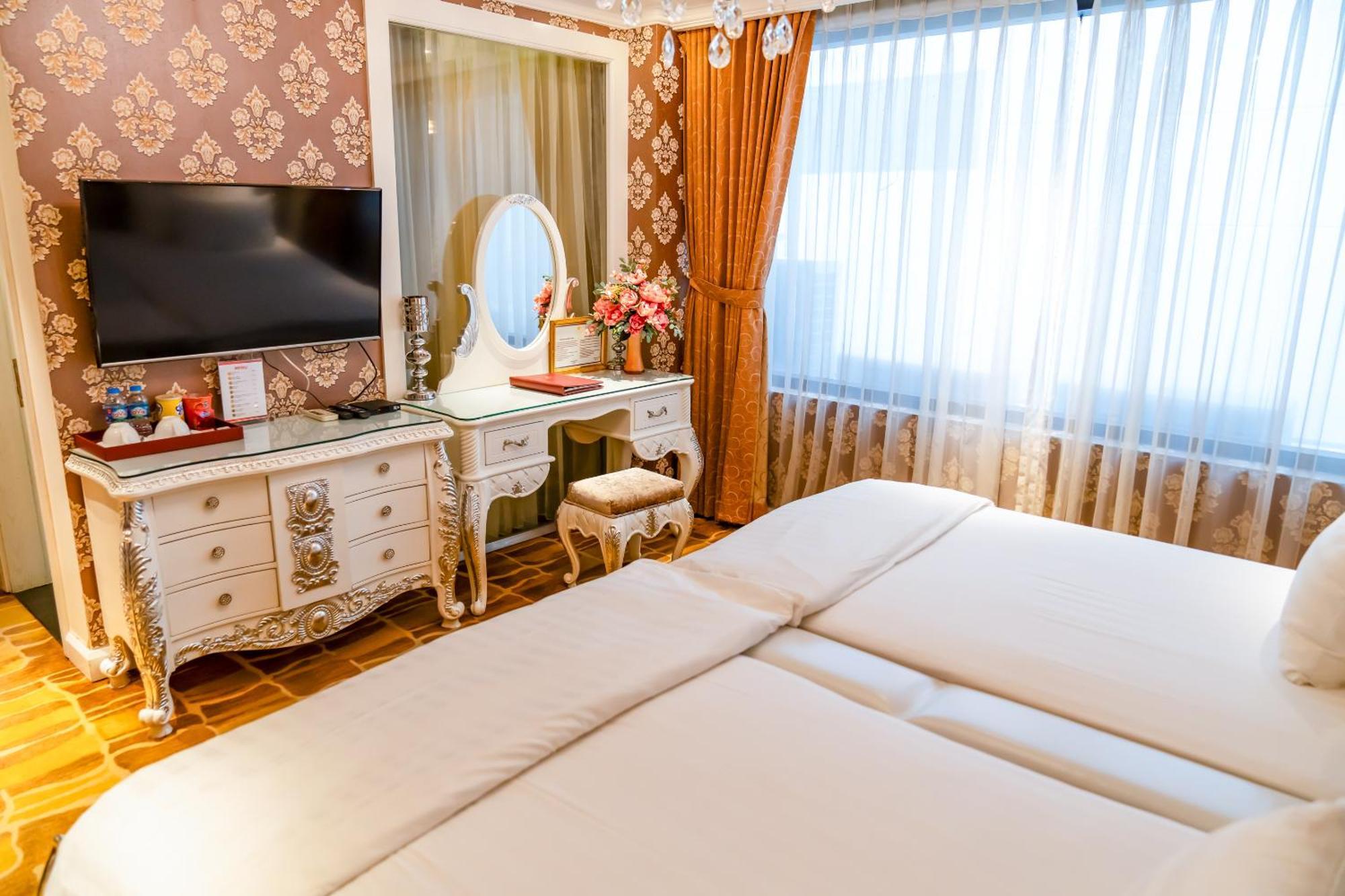 Hoang Trieu Hotel Ho Chi Minh City Bagian luar foto