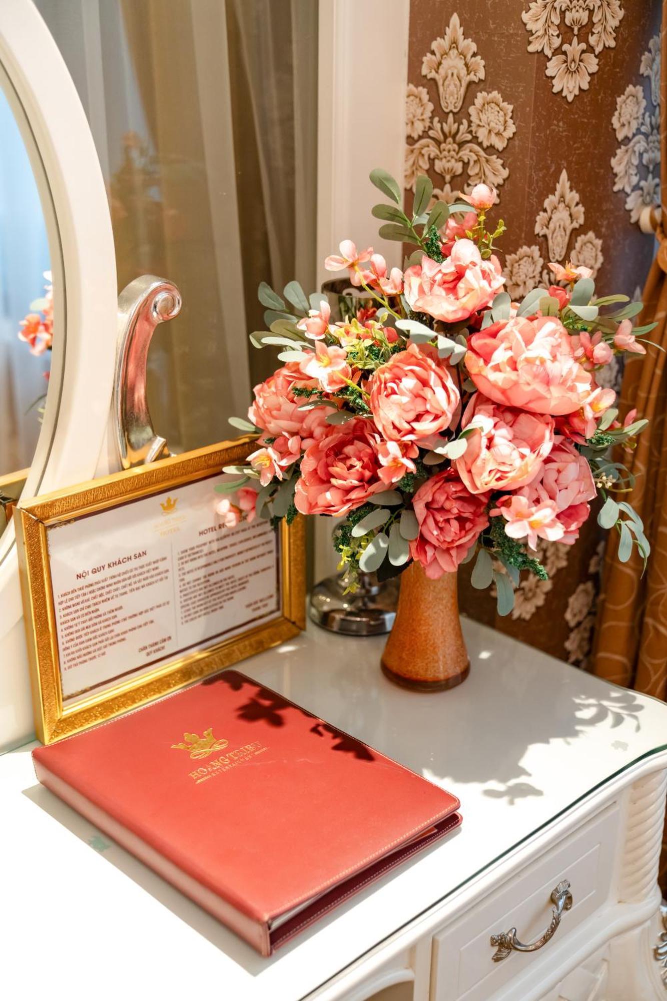 Hoang Trieu Hotel Ho Chi Minh City Bagian luar foto