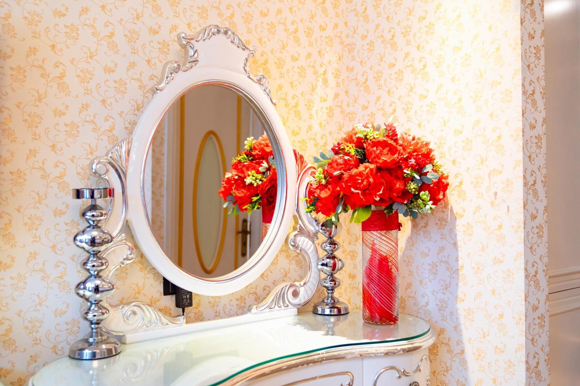 Hoang Trieu Hotel Ho Chi Minh City Bagian luar foto
