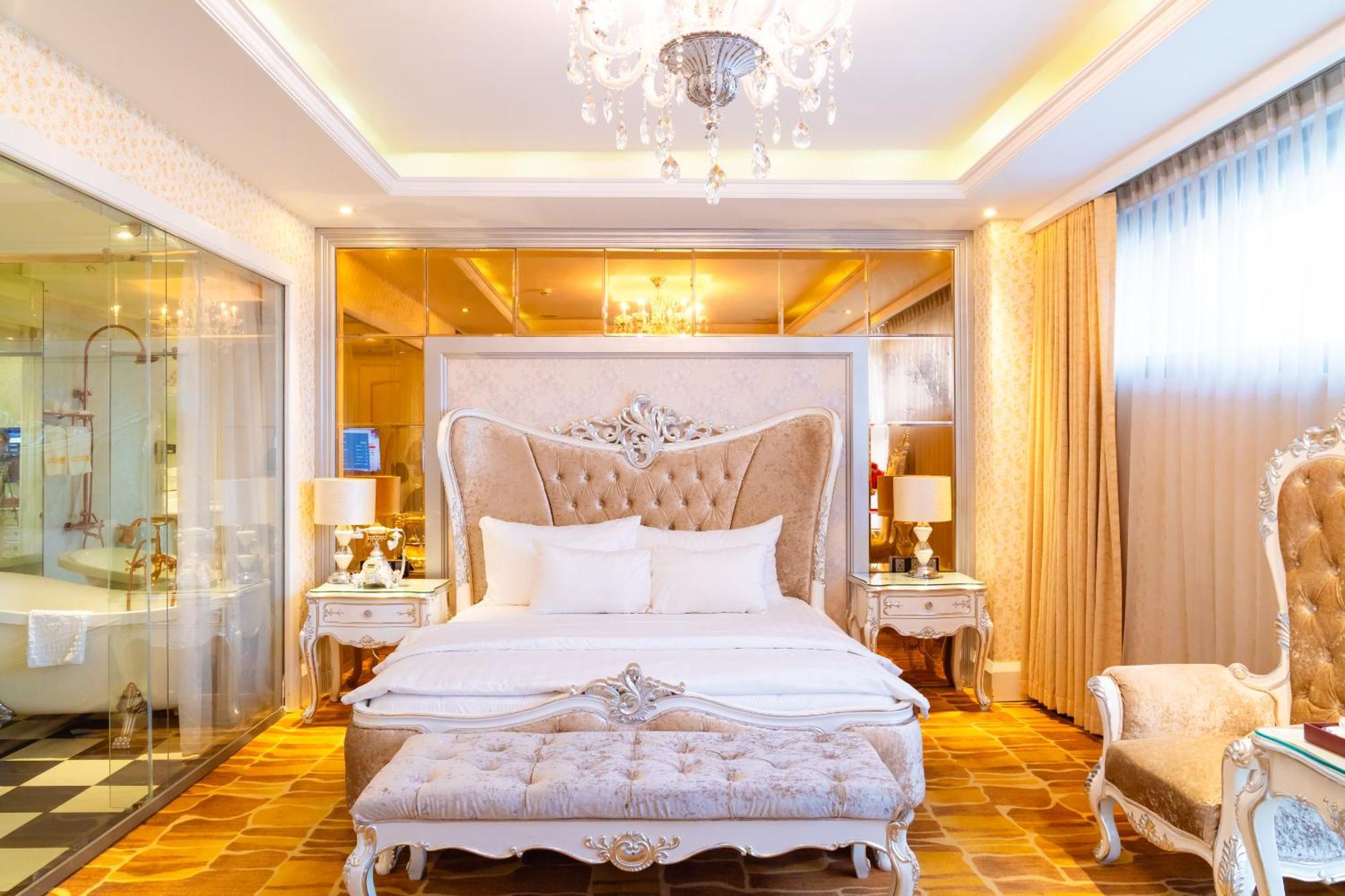 Hoang Trieu Hotel Ho Chi Minh City Bagian luar foto