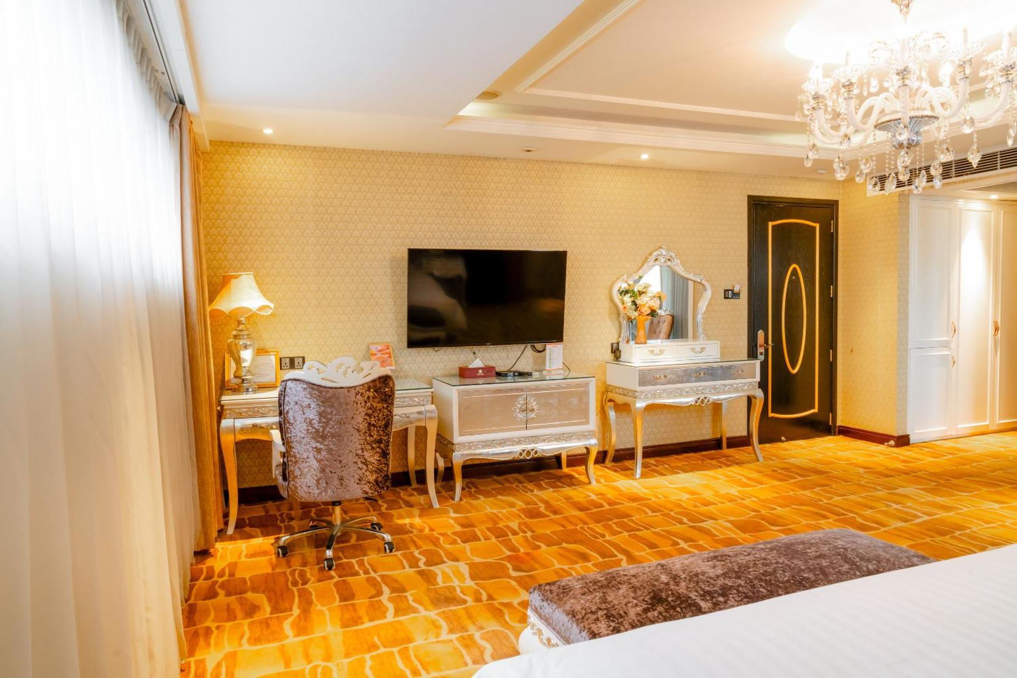 Hoang Trieu Hotel Ho Chi Minh City Bagian luar foto