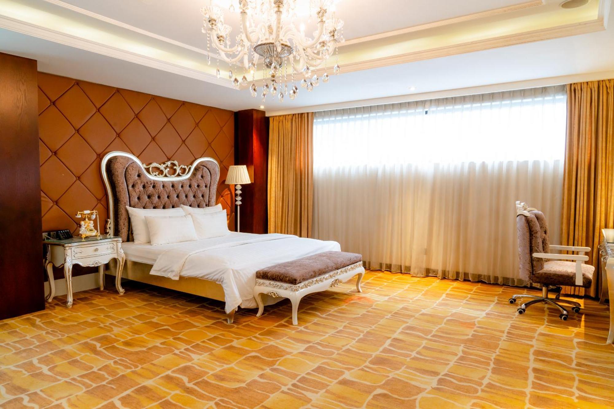 Hoang Trieu Hotel Ho Chi Minh City Bagian luar foto