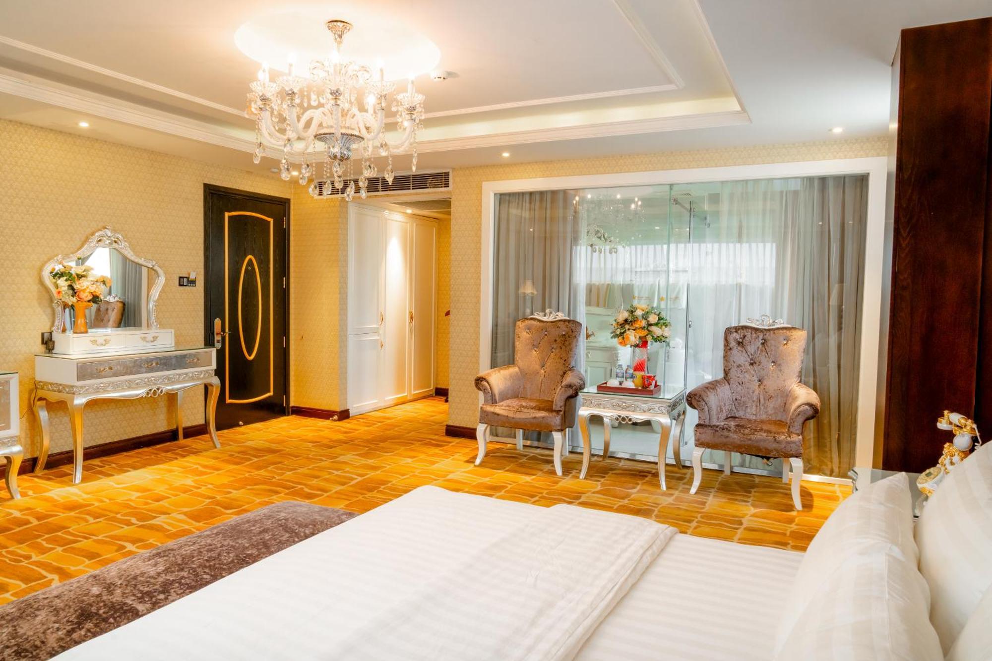 Hoang Trieu Hotel Ho Chi Minh City Bagian luar foto