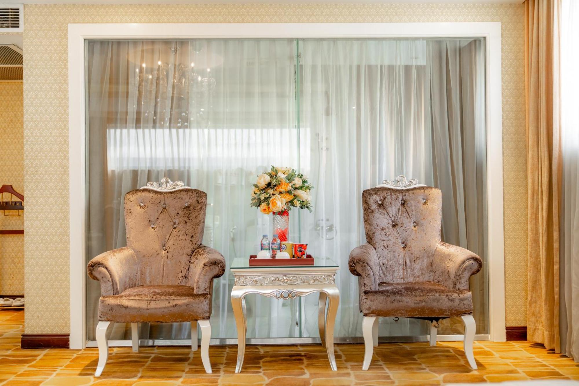 Hoang Trieu Hotel Ho Chi Minh City Bagian luar foto