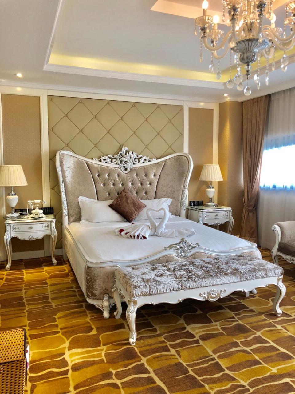Hoang Trieu Hotel Ho Chi Minh City Bagian luar foto